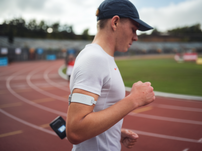 Quelle stratégie alimentaire adopter avec un capteur de glycémie continu (ex : freestyle libre) pour stabiliser votre énergie en compétition