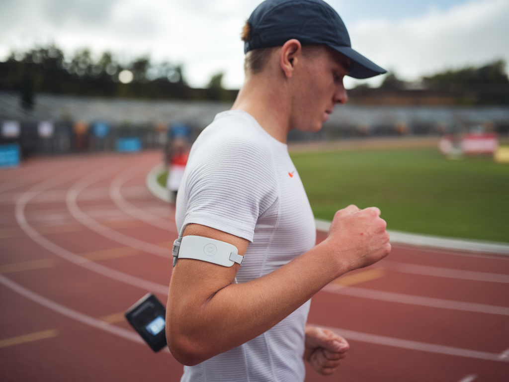 Quelle stratégie alimentaire adopter avec un capteur de glycémie continu (ex : freestyle libre) pour stabiliser votre énergie en compétition