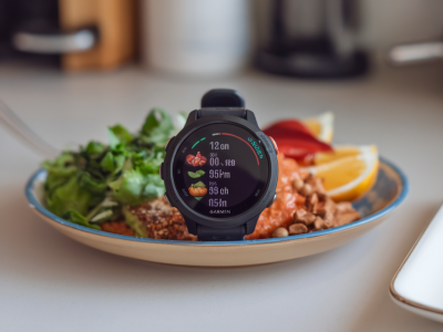 Peut-on utiliser la montre garmin pour ajuster ses apports nutritionnels en temps réel ?